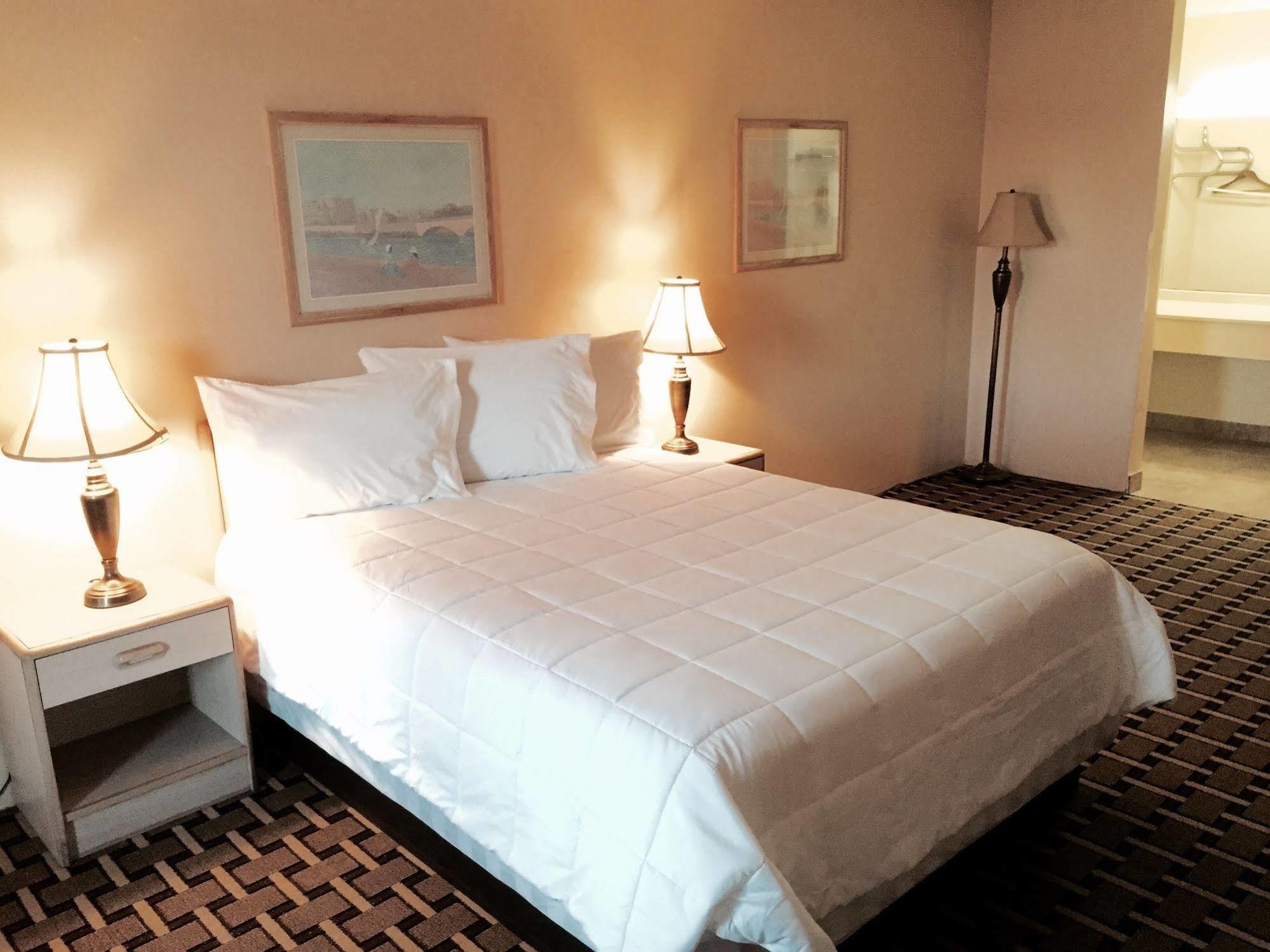 Palms Garden Inn Ellisville Extérieur photo